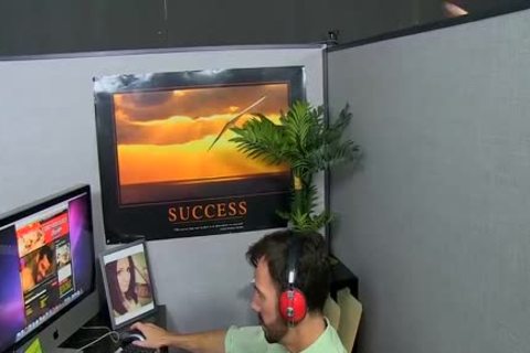 Bryan Slater bonks fashionable Shane Frost