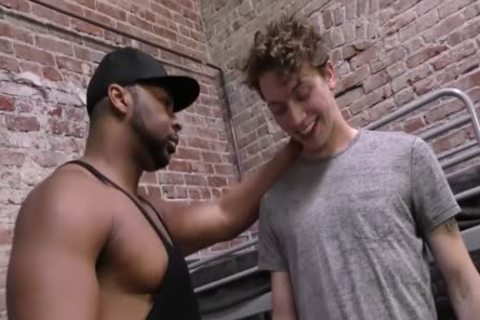 biggest dark fellow banging A Whiteboi In The Prison