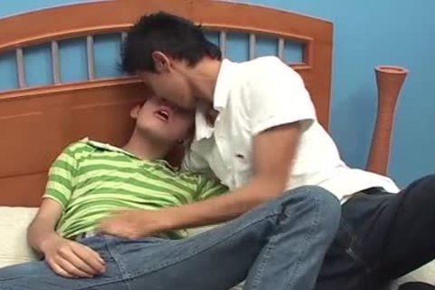 Latino twink With Frightening bulky bangs Liking A worthwhile Ride Session
