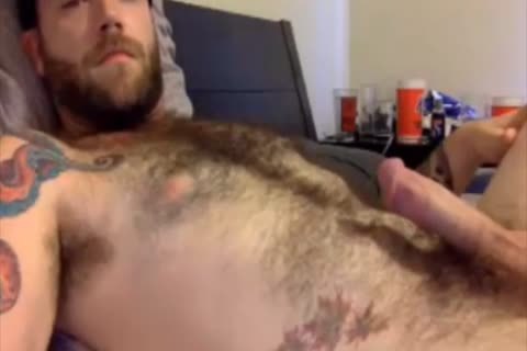 This hairy Dilf likes To jack off Off On cam