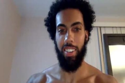 Bearded chap Showing His large pecker