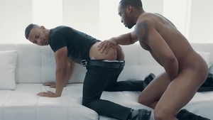 Noir Male - Trent King demonstrates big dick