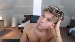 blonde chap With big weenie webcam