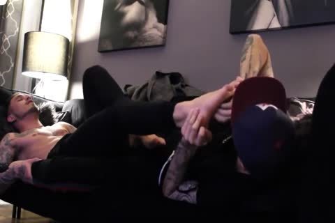 wild Tatted guy With precious Feet acquires Worshiped And Cums