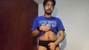 Mexicano Se Masturba En Su Cuarto