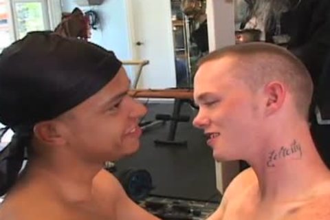 Sex in tthis chab gym and shower